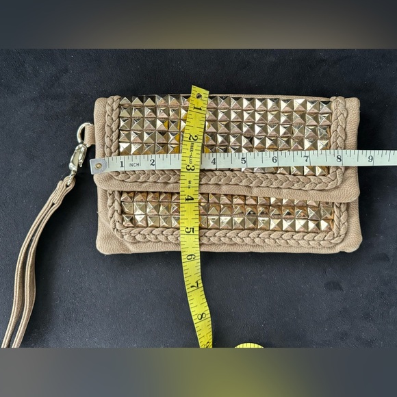 BEBE Beautiful Studded Beige Kissey Clutch Wristlet - Picture 12 of 13